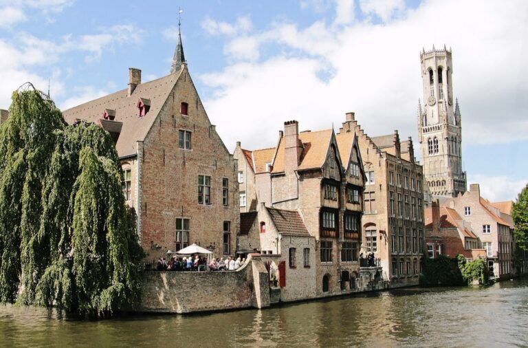 Ir a Brujas desde París