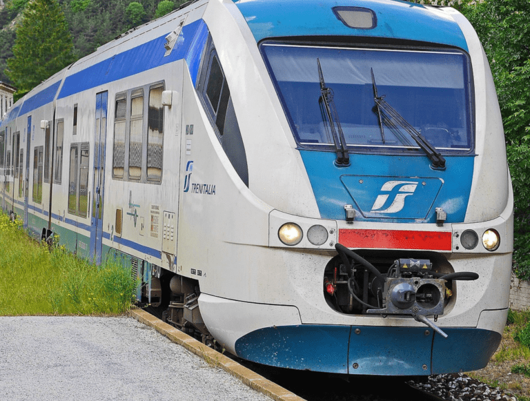 Viajar en tren desde Roma a otras ciudades italianas: Ancona, Venecia, Bari y Brindisi 🚆🇮🇹